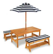Bild zu KidKraft Gartentisch und Bänke mit Sitzkissen und Sonnenschirm für je 134,09€