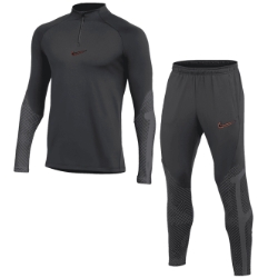 Bild zu Nike Strike 22 Trainingsanzug (Gr.: S – XL) für 43,98€ (VG: 63,64€)