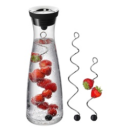 Bild zu 1 Liter WMF Basic Wasserkaraffe mit zwei Fruchtspießen und CloseUp-Verschluss für 29,99€ (Vergleich: 34,45€)