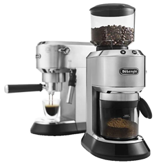 Bild zu DELONGHI Dedica Style ECKG 6821.M Barista Espressomaschine Bundle Silber für 266€ (Vergleich: 379,98€)